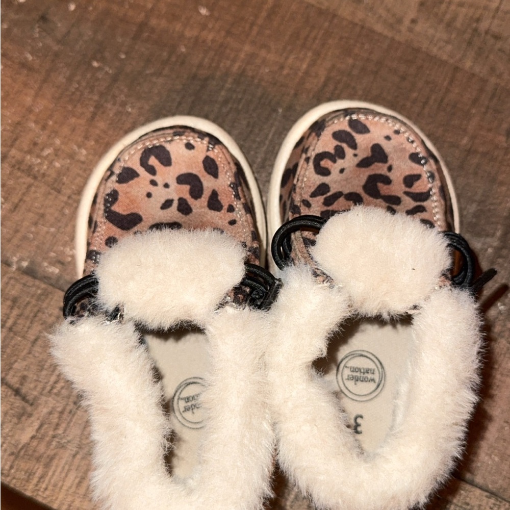 Wonder Nation Brown and Black Slippers with Plush Lining